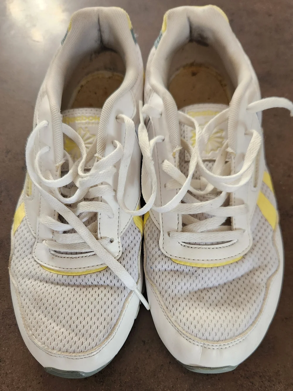 Reebok Classic Leather Legacy Sneakers Size 7.5 Women's Yellow And White
